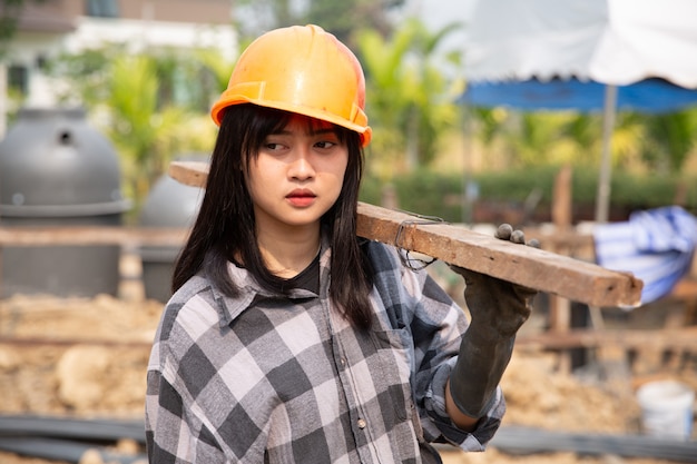 Free photo construction workers build new houses