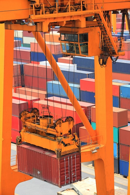 container operation in port series