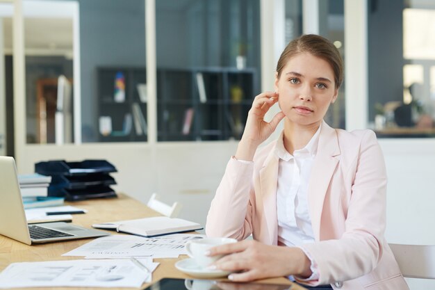 Contemporary businesswoman