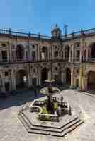 Free photo convent of christ with fountains under a blue sky and sunlight in tomar in portugal