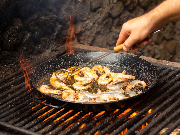 Cook folding shrimps on frying pan