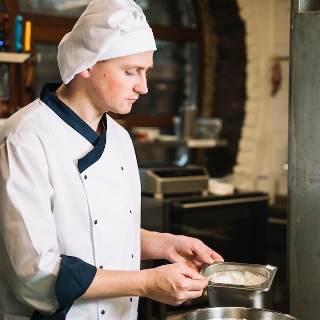 Free photo cook holding container with sauce