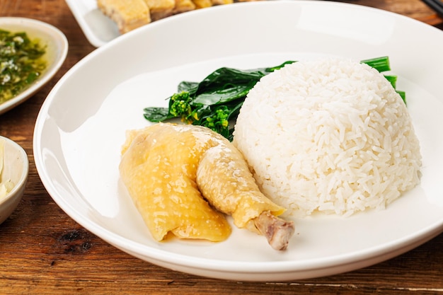 Free photo cooked chicken without makeupchicken rice