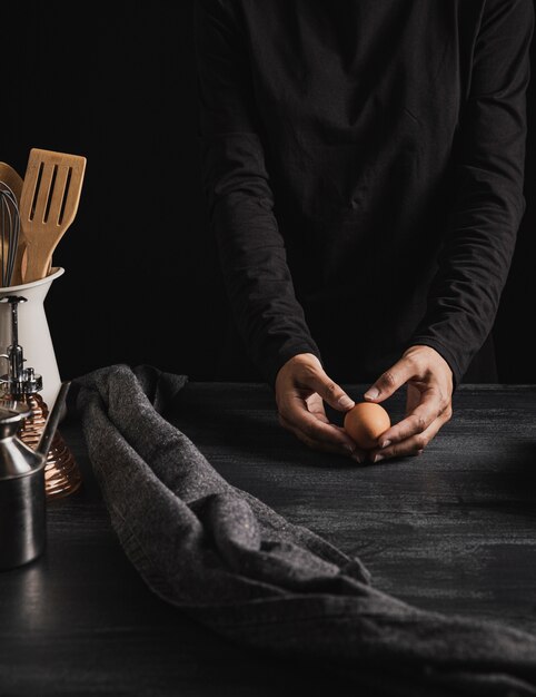 Cooker holding egg on kitchen top