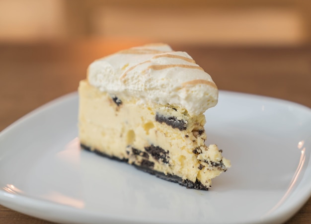 Free photo cookies and cream cheese cake