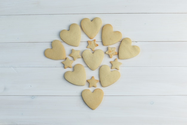 Free photo cookies flat lay on a wooden background