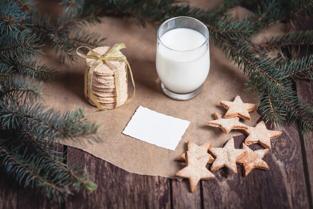 Печенье и молоко для Деда Мороза