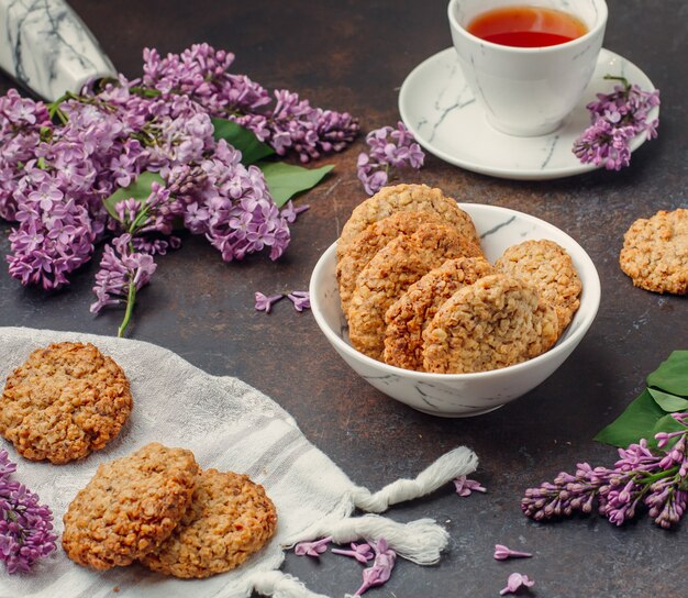 cookies with black tea on the table