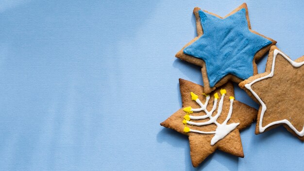 シンボルの伝統的なハヌカユダヤ人の概念を持つクッキー