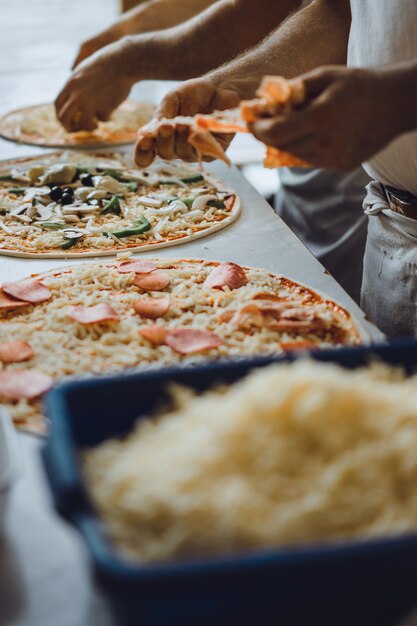 cooking big pizza