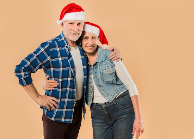 Free photo cool senior couple with christmas hat