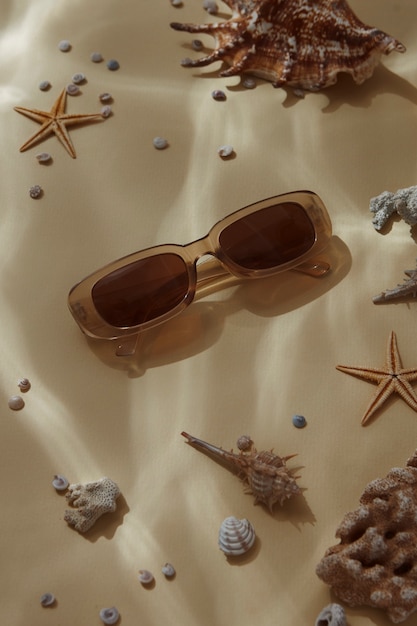 Бесплатное фото Классные солнцезащитные очки подводный натюрморт