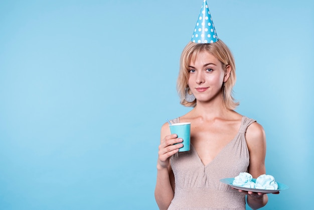 Free photo copy-space birthday woman with cake