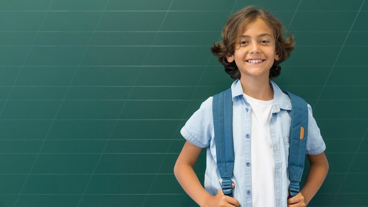 Free Photo copy-space boy with backpack