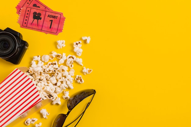 Copy-space билеты в кино и попкорн