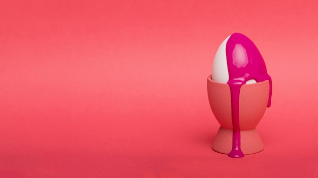 Копи-яйцо в подставке с фиолетовой краской