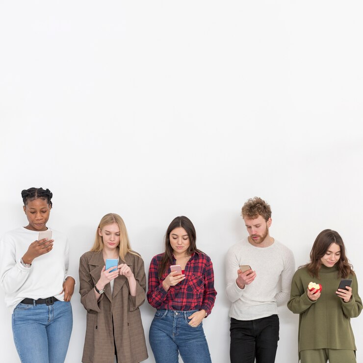 Free Photo copy-space friends with mobiles