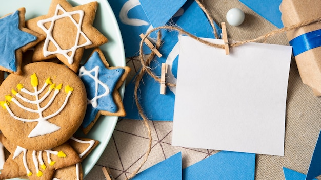 Foto gratuita copia spazio biglietto di auguri tradizionale concetto ebraico di hanukkah