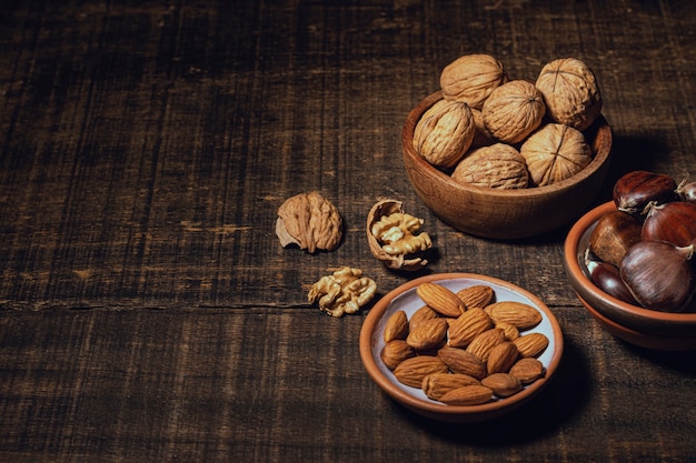 Foto gratuita copi lo spazio spuntino sano in ciotole