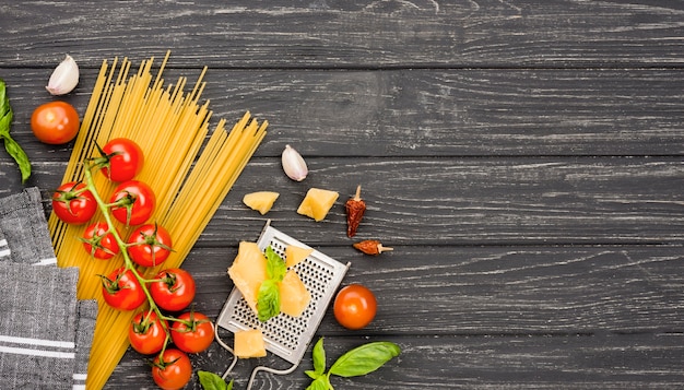 Foto gratuita ingredienti copia-spazio per spaghetti