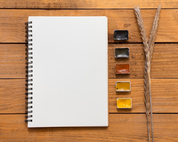 Copy space notepad and colors flat lay