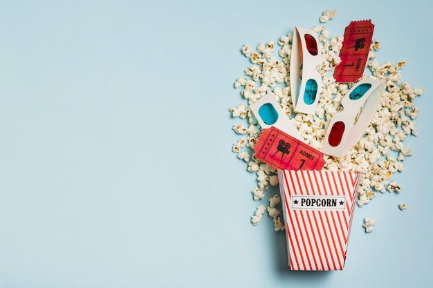 Popcorn con spazio copia e biglietti per il cinema