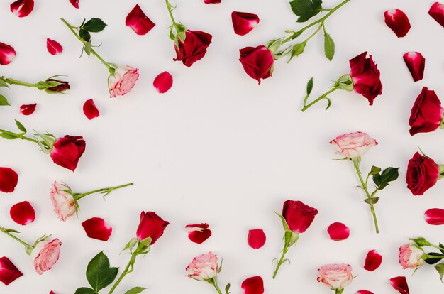 Копировать пространство в окружении романтических роз