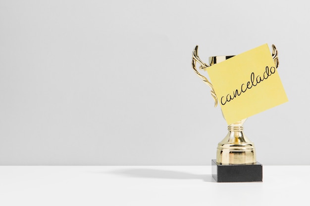 Free photo copy-space trophy with canceled note