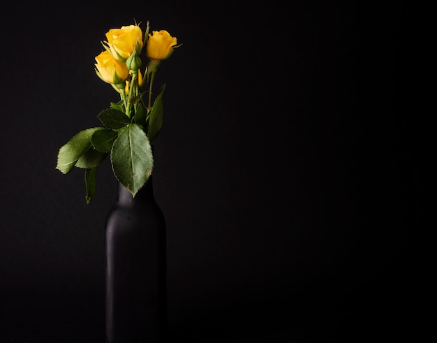 花瓶のコピースペースチューリップ