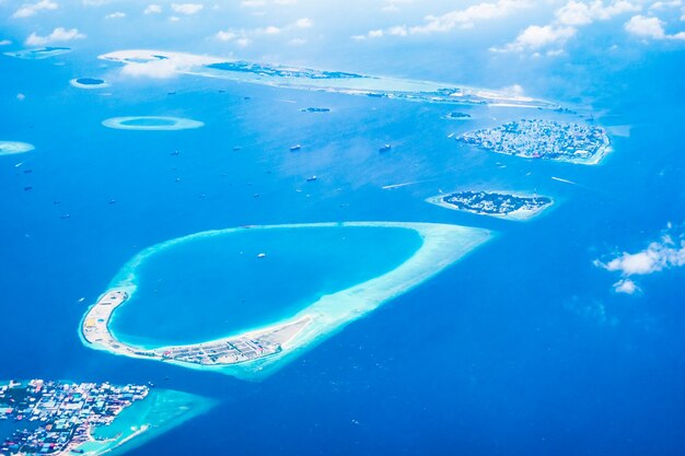 коралловые лагуны Мальдивов пейзаж синий