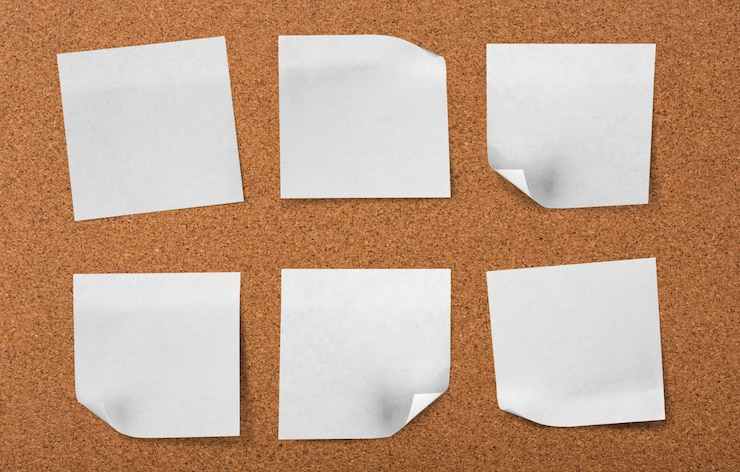 Free Photo cork board with blank notes