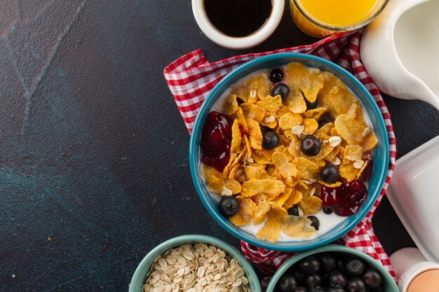 Corn flakes with berries and jam