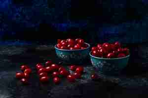 Free photo cornels in blue cups on black wall