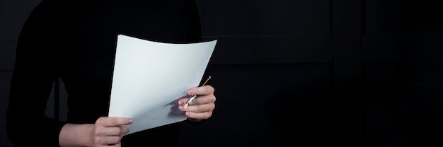 Free photo corporate businesswoman holding papers with project