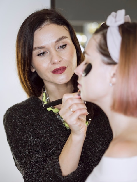 Free photo cosmetologist applying product on client