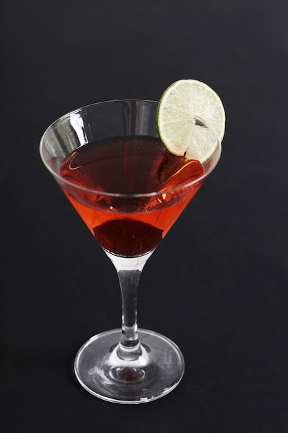 Cosmopolitan cocktail with lemon slice