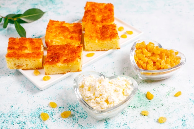 Cottage cheese casserole with raisins and semolina