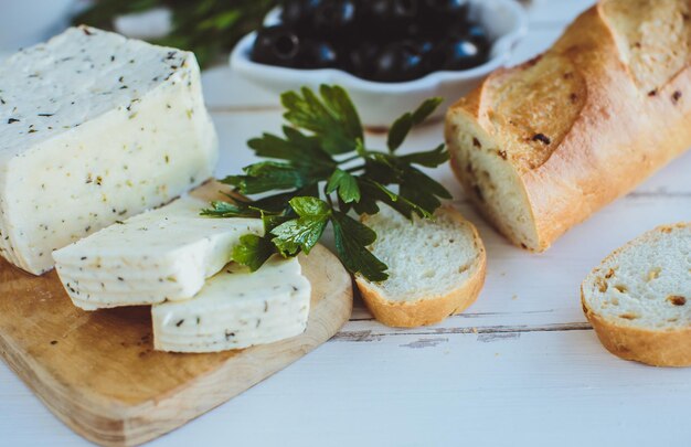 Cottage cheese with baguette and olives