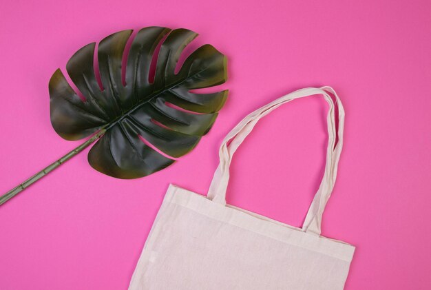 Premium Photo | Cotton shopping bag on pink background