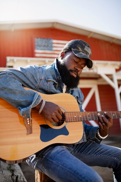 Country music interpret singing outdoors