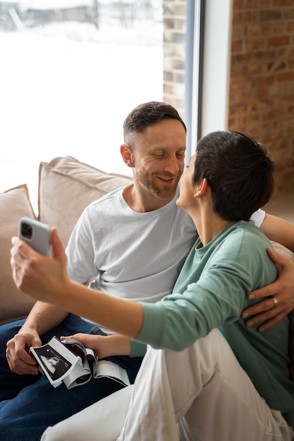 Couple announcing pregnancy during a videocall