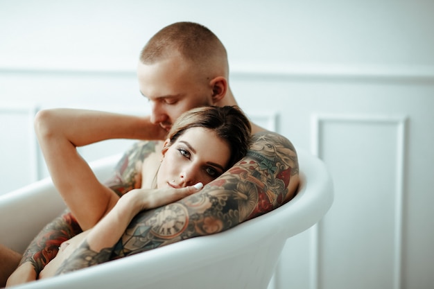 Пара в ванной