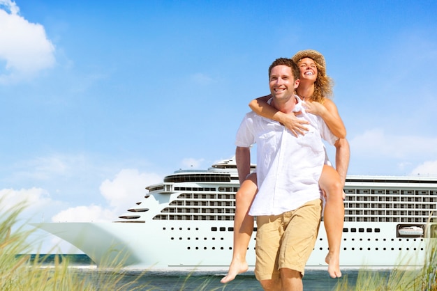 Free photo couple beach cruise vacation holiday leisure summer concept