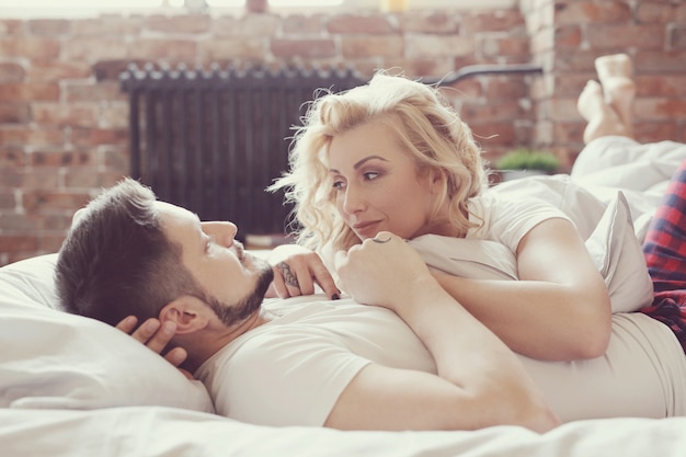 Free photo couple in bed