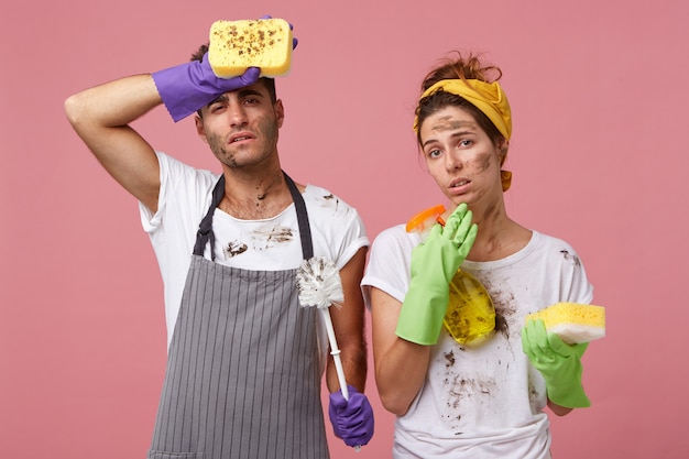 Free photo couple being tired cleaning the home