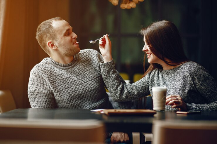 Free Photo couple in a cafe