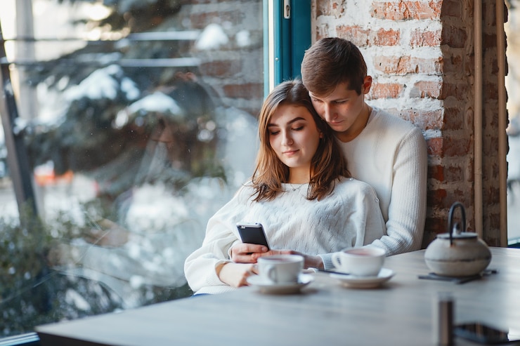 Free Photo couple in a cafe