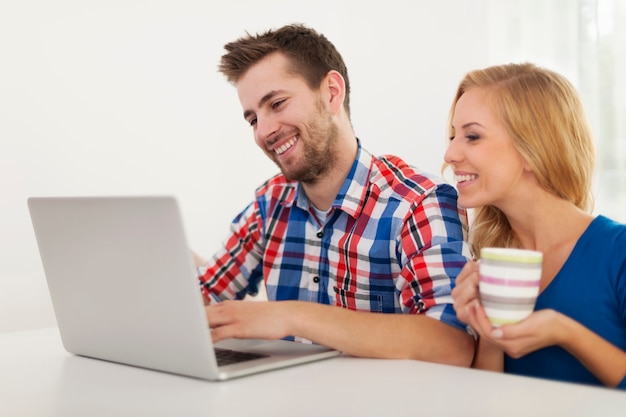 Free photo couple checking something on computer at home