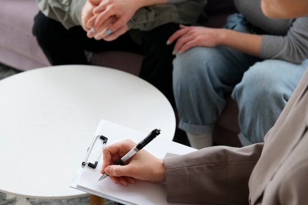 Free photo couple doing family therapy