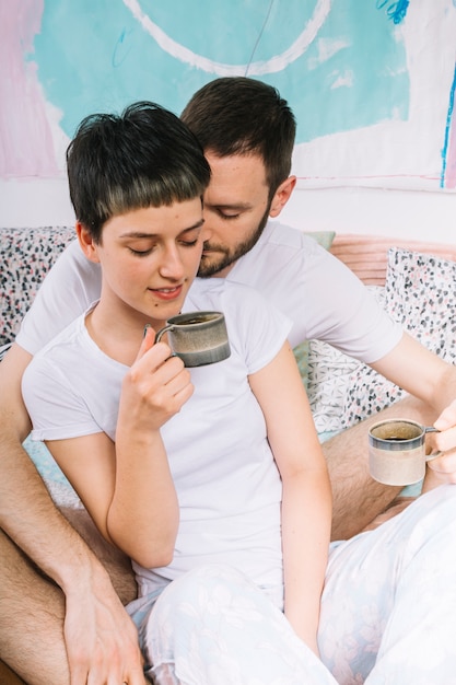 Free photo couple drinking coffee in the morning